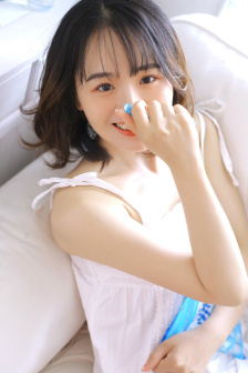不扣纽扣的女孩完整